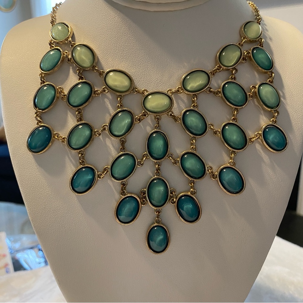 Bib Necklace - Picture 4 of 8